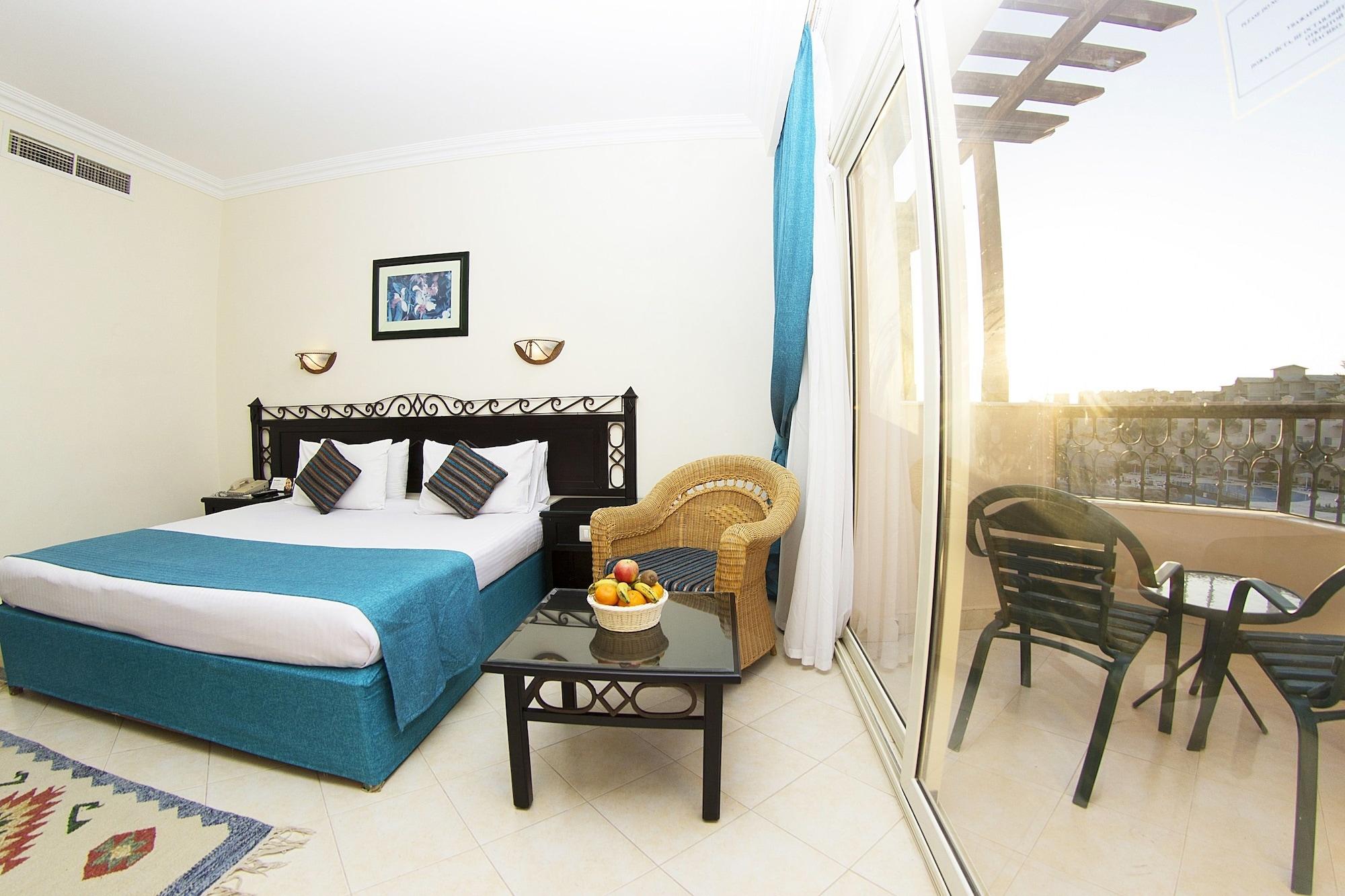 Pyramisa Beach Resort Sahl Hasheesh Hurghada Buitenkant foto A room at the hotel