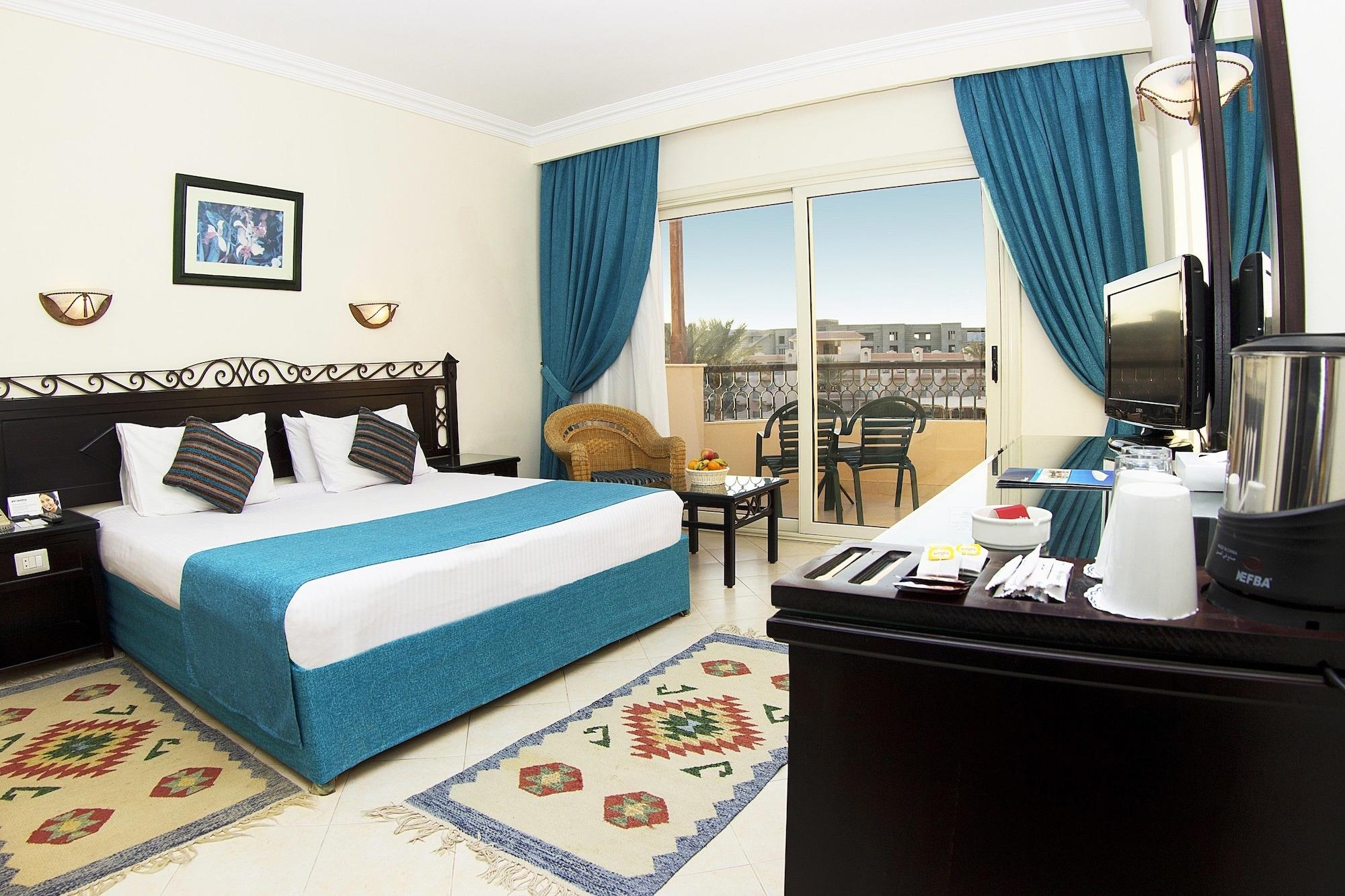 Pyramisa Beach Resort Sahl Hasheesh Hurghada Buitenkant foto A room at the hotel