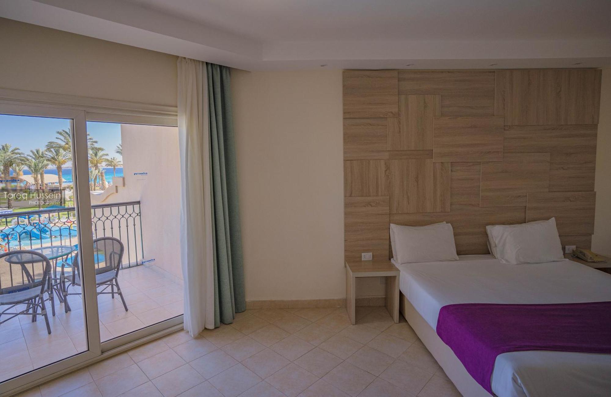 Pyramisa Beach Resort Sahl Hasheesh Hurghada Buitenkant foto A room at the hotel