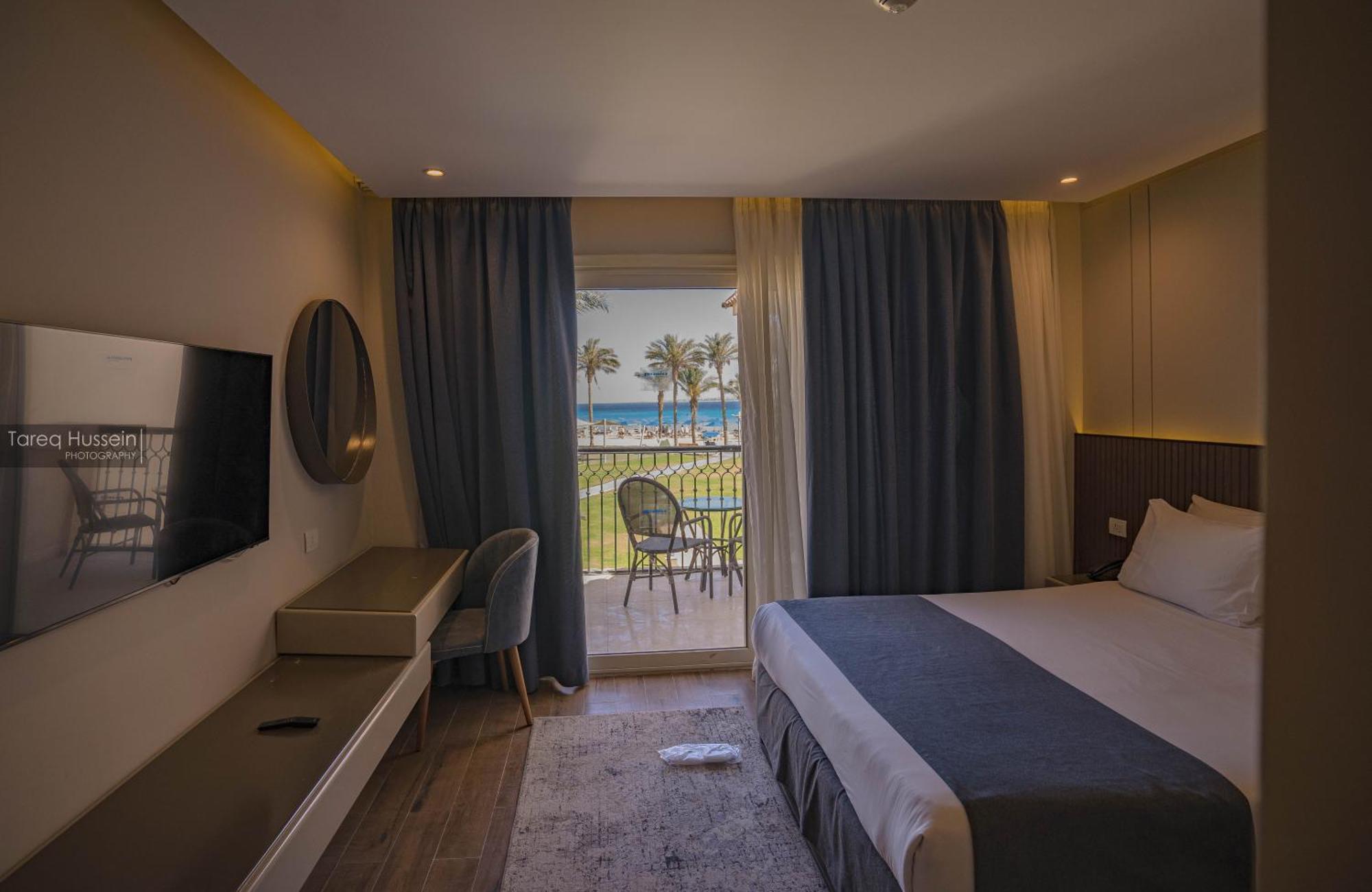 Pyramisa Beach Resort Sahl Hasheesh Hurghada Buitenkant foto A room at the hotel